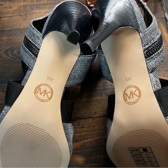 NWOT & Rare Size 9 Michael Michael Kors Meadow Mid Pump Silver - Picture 7 of 7